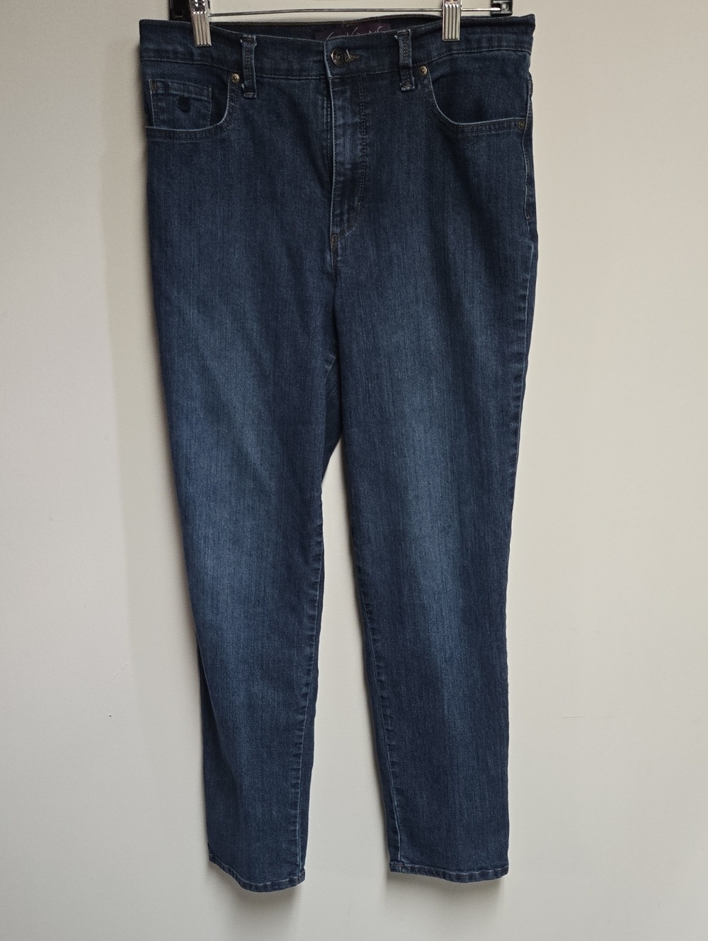 Gloria Vanderbilt Midrise Straight Leg Jeans in Classic Blue Denim